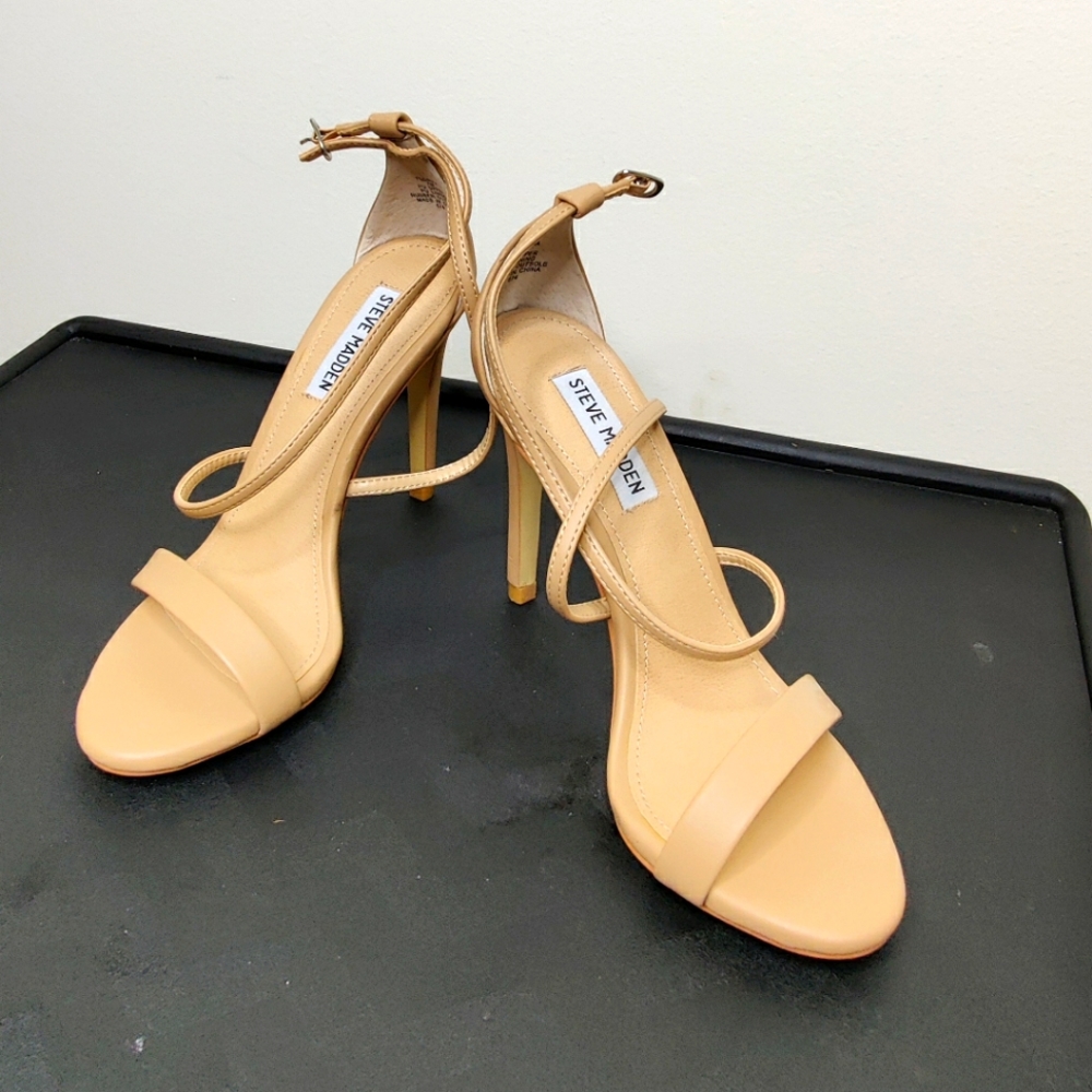 Steve Madden Nude Heels